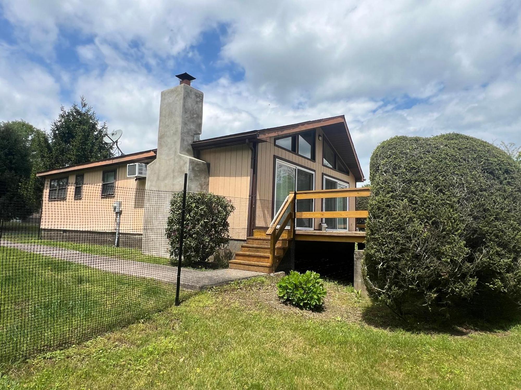 Fenced Yard Chalets From Good Dog Vacations At Big Valley Resort Sciota Eksteriør billede
