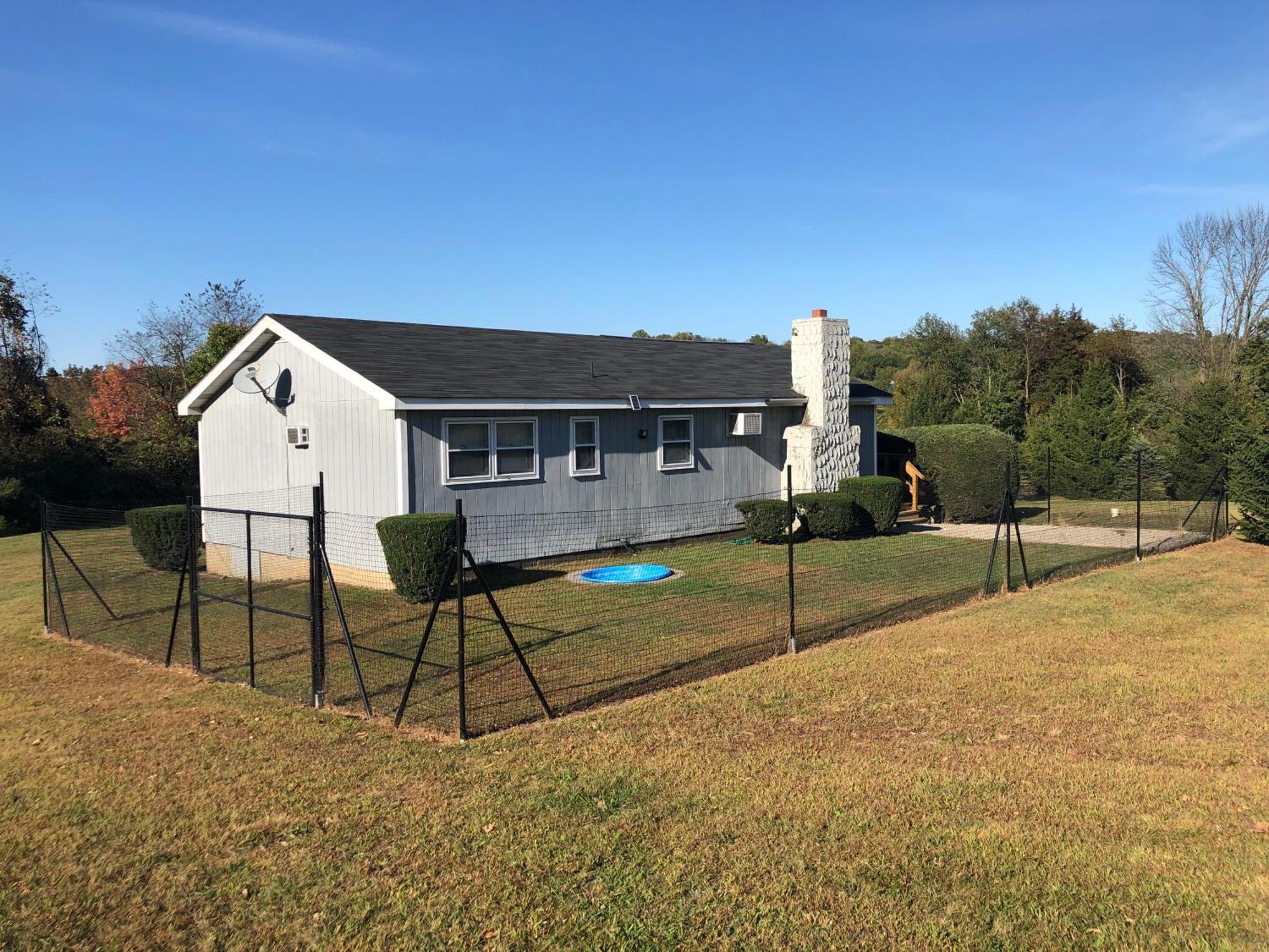 Fenced Yard Chalets From Good Dog Vacations At Big Valley Resort Sciota Eksteriør billede